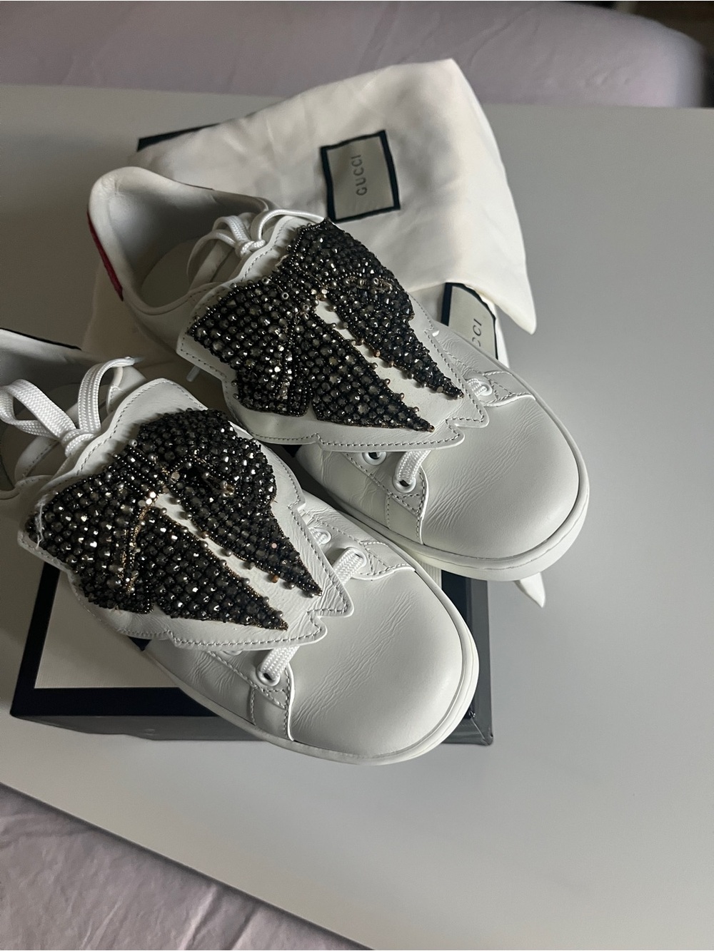Gucci Women’s size 40 White Leather Sneakers with Crystal Detachable Bow & Lace.